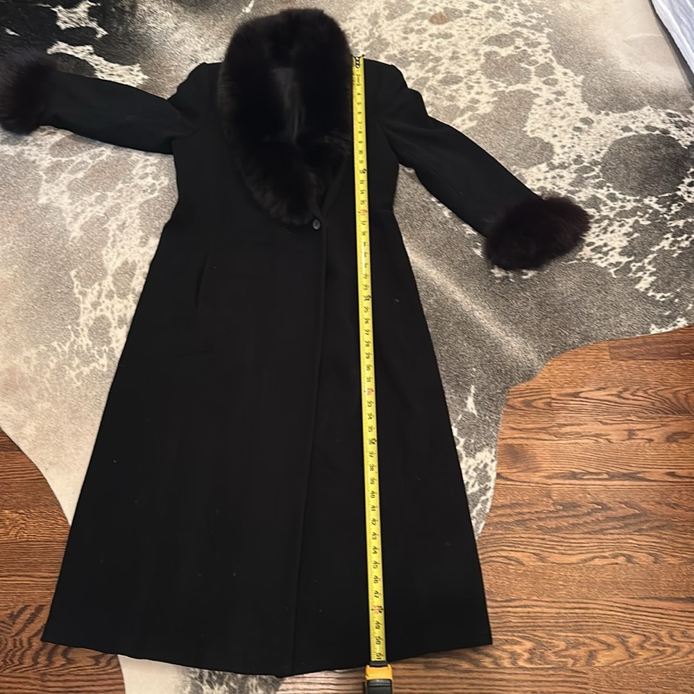 Stunning Cashmere blend dress coat with fur trim - Picture 8 of 9
